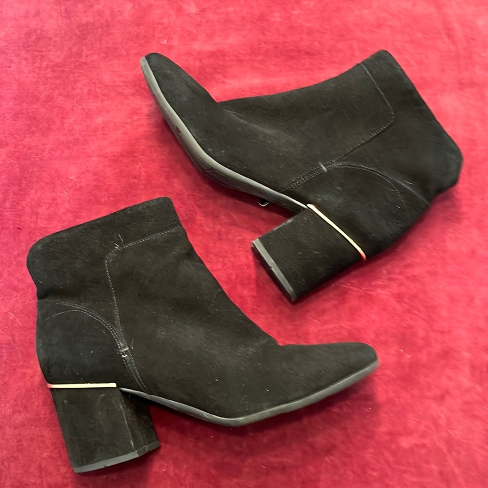 Easy Spirit block heeled suede bootie size 8